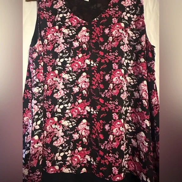 Cato Women’s Floral V-Neck Sleeveless Tank Top size Large Pink and black - Picture 3 of 9